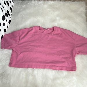 I’m selling this crop shirt. It’s from Zara and it’s a size small